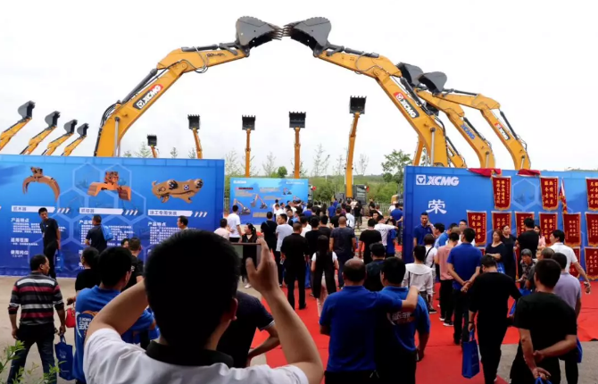 徐工挖机、徐工道路荣获2019中国工程机械十大营销事件！